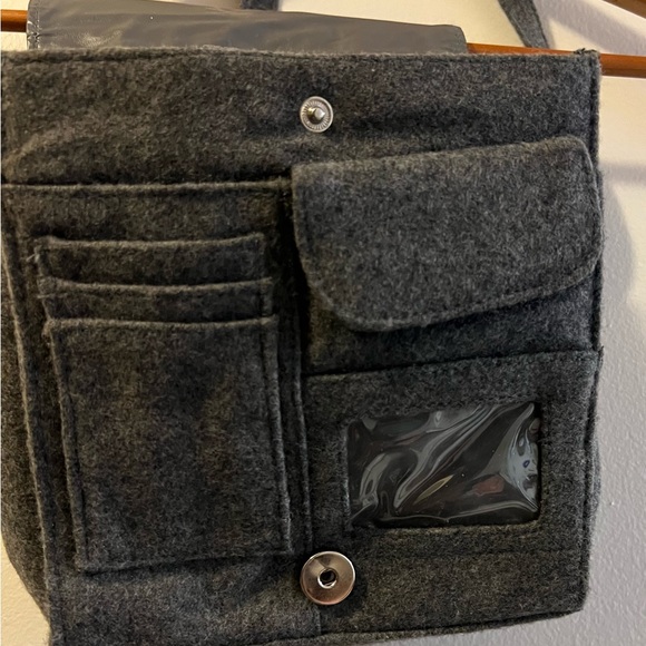 BUNDLE OF POCKETBOOKS 4 - Picture 5 of 12